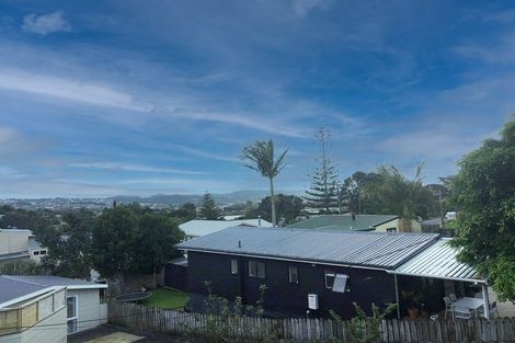 Photo of property in 4a Pohutukawa Avenue, Red Beach, 0932