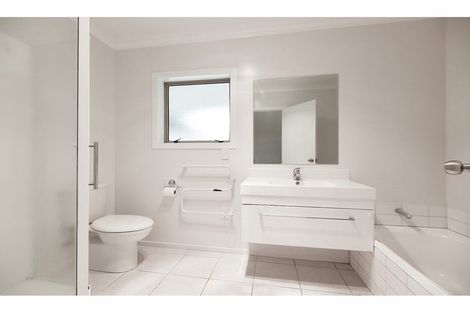 Photo of property in 23/64 Kawaha Point Road, Kawaha Point, Rotorua, 3010