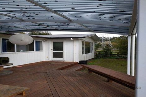 Photo of property in 293 Boord Crescent, Kumeu, 0891
