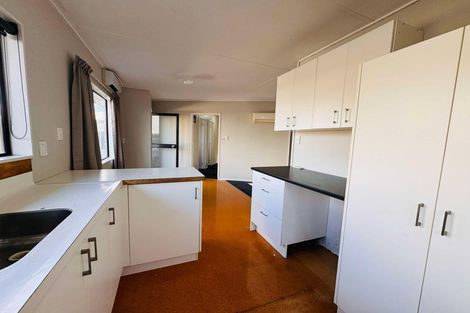 Photo of property in 4 Newland Court, Palmerston North, 4410