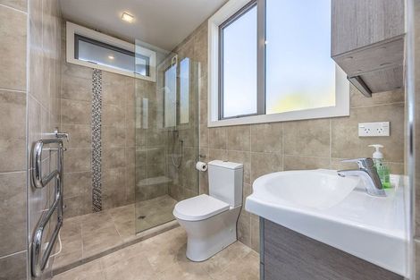 Photo of property in 106 Hillcrest Road, Hatfields Beach, Orewa, 0931