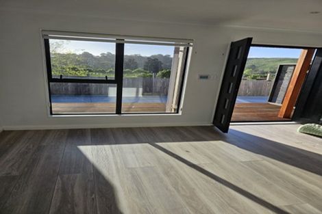 Photo of property in 15 Cambridge Road, Riverhead, 0820