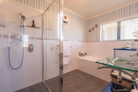 Photo of property in 15 Monarch Place, Paraparaumu Beach, Paraparaumu, 5032