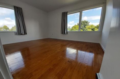 Photo of property in 11 Emirau Place, Glenfield, Auckland, 0629