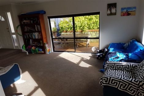 Photo of property in 8 Luxor Place, Massey, Auckland, 0614