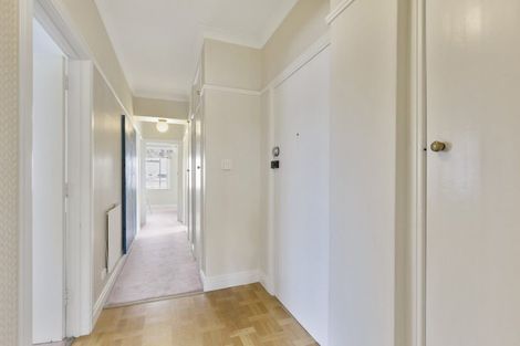 Photo of property in Owd Trafford Flats, 17 Brougham Street, Mount Victoria, Wellington, 6011