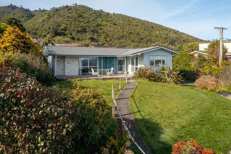 Photo of property in 9 Kotare Street, Waikanae, 5036