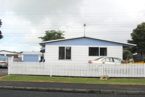 Photo of property in 77 Chichester Drive, Rosehill, Papakura, 2113