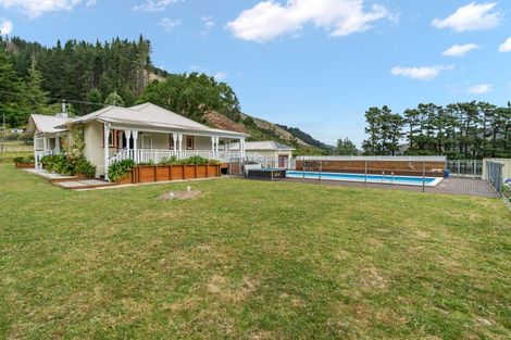 Photo of property in 1090 Coast Road, Wainuiomata Coast, Wainuiomata, 5373