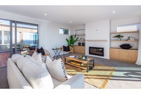 Photo of property in 10 Hilltop Lane, Mount Pleasant, Christchurch, 8081