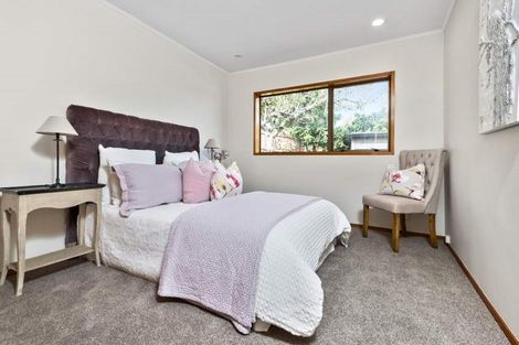 Photo of property in 17 Voltaire Court, Botany Downs, Auckland, 2010