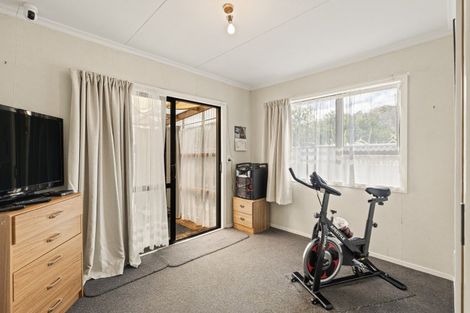 Photo of property in 33 Karewa Street, Castlecliff, Whanganui, 4501