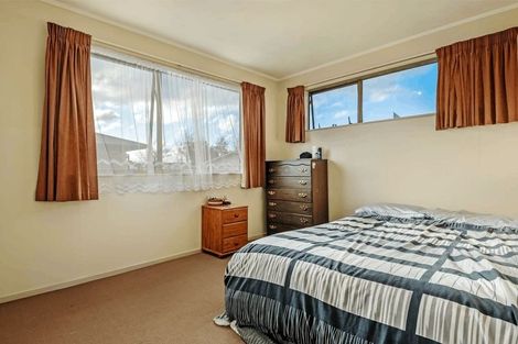 Photo of property in 9 Colonial Place, Kelvin Grove, Palmerston North, 4414