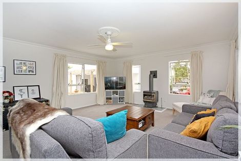 Photo of property in 10 Guildford Street, Levin, 5510