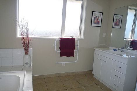 Photo of property in 4 Keats Place, Rolleston, 7614