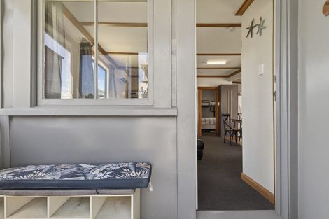 Photo of property in 59 Fifth Avenue, Urenui, 4377