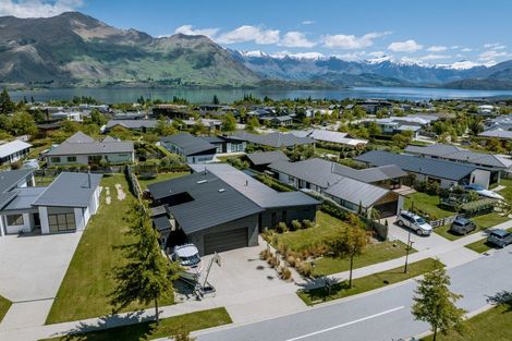 Photo of property in 9 Centre Crescent, Wanaka, 9305