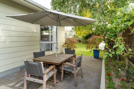 Photo of property in 6 Dunk Place, Milson, Palmerston North, 4414