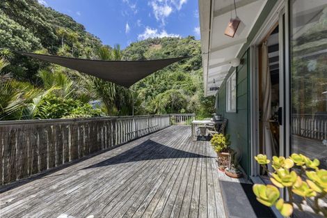 Photo of property in 11 Karekare Road, Karekare, New Lynn, 0772