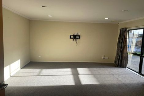 Photo of property in 12 Gandalf Crescent, Paraparaumu, 5032