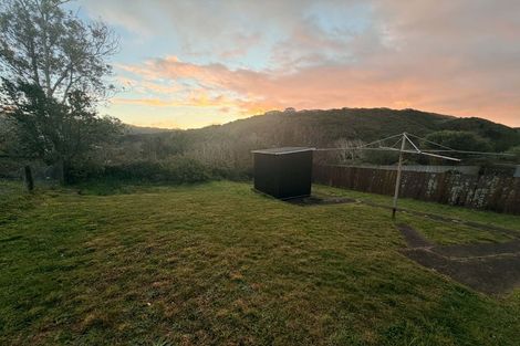 Photo of property in 3-5 York Place, Cannons Creek, Porirua, 5024