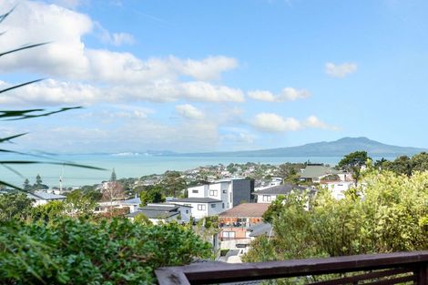 Photo of property in 3/433a East Coast Road, Mairangi Bay, Auckland, 0630