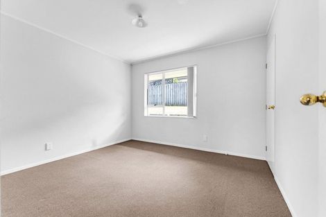 Photo of property in 17 Cretian Crescent, Henderson, Auckland, 0612