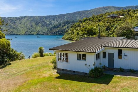 Photo of property in 15 Mccormicks Road, Whatamango Bay, Picton, 7281