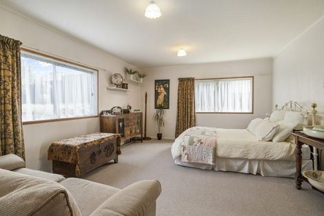 Photo of property in 92 Kiwi Esplanade, Mangere Bridge, Auckland, 2022