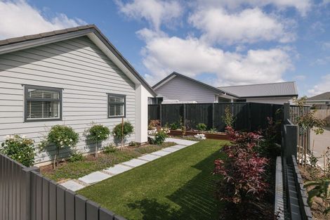 Photo of property in 27 Daniel Place, Kelvin Grove, Palmerston North, 4414