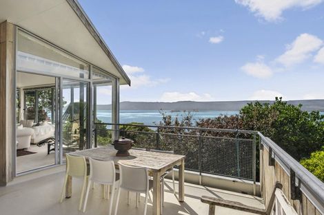 Photo of property in 36a Fortification Road, Karaka Bays, Wellington, 6022
