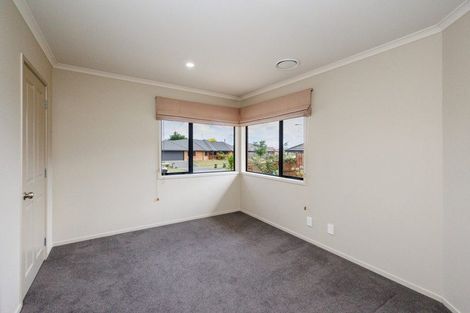 Photo of property in 12 Johnstone Drive, Fitzherbert, Palmerston North, 4410