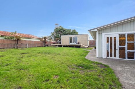 Photo of property in 19 Tongariro Street, Castlecliff, Whanganui, 4501