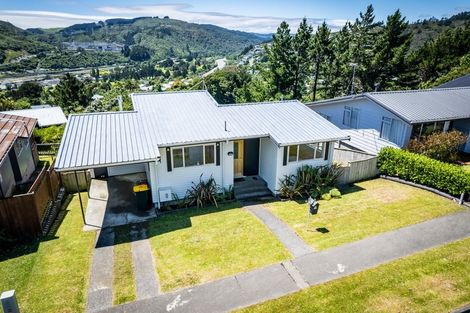 Photo of property in 18 Greenwich Grove, Stokes Valley, Lower Hutt, 5019