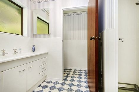 Photo of property in 34 Greyfriars Crescent, Tawa, Wellington, 5028