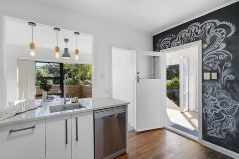 Photo of property in 2/177 Mokoia Road, Birkenhead, Auckland, 0626