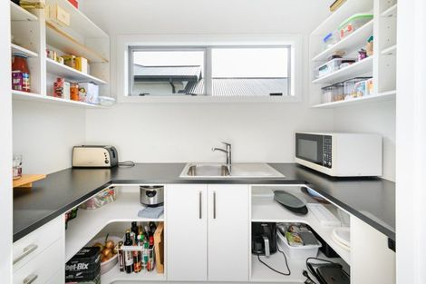 Photo of property in 4 Saint Heliers Grove, Fitzherbert, Palmerston North, 4410