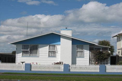 Photo of property in 21 Cross Street, Castlecliff, Whanganui, 4501