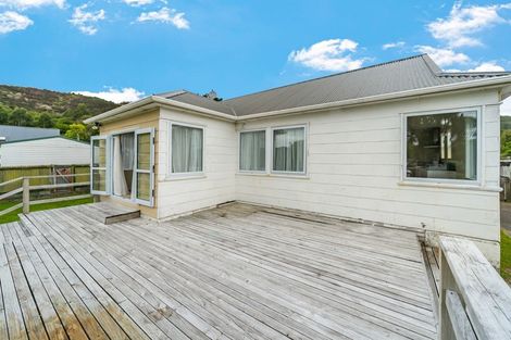 Photo of property in 4 Collett Street, Naenae, Lower Hutt, 5011