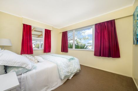 Photo of property in 90 Edgewater Drive, Pakuranga, Auckland, 2010
