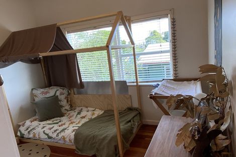 Photo of property in 1/130 Sunset Road, Unsworth Heights, Auckland, 0632