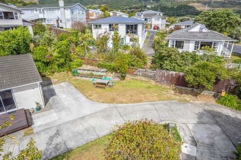 Photo of property in 8a Florio Terrace, Tawa, Wellington, 5028
