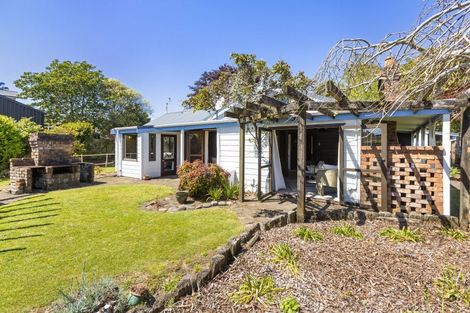 Photo of property in 295 Mangorei Road, Merrilands, New Plymouth, 4312