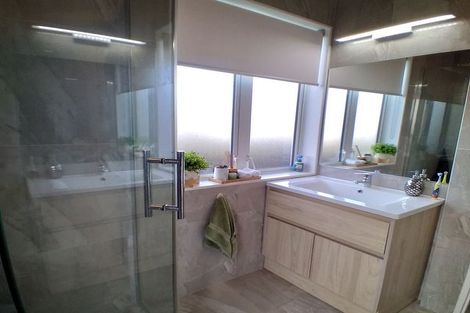 Photo of property in 14 Warbler Crescent, Papakura, 2110