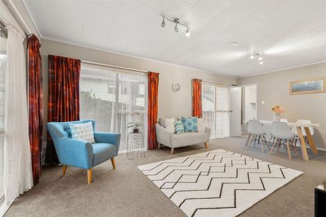 Photo of property in 5 Peterhouse Place, West Harbour, Auckland, 0618