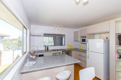 Photo of property in 13 Merida Place, Unsworth Heights, Auckland, 0632