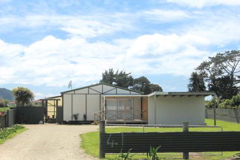Photo of property in 39 Main Road, Tolaga Bay, 4077