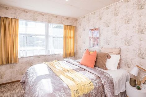 Photo of property in 23 Cara Crescent, Paparangi, Wellington, 6037