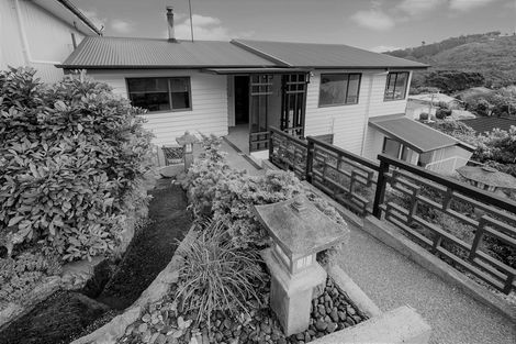 Photo of property in 65 Maungaraki Road, Korokoro, Lower Hutt, 5012