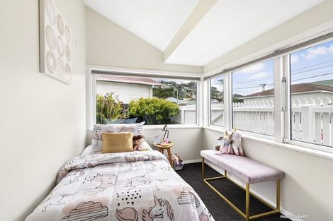 Photo of property in 2 Resolution Street, Lyall Bay, Wellington, 6022